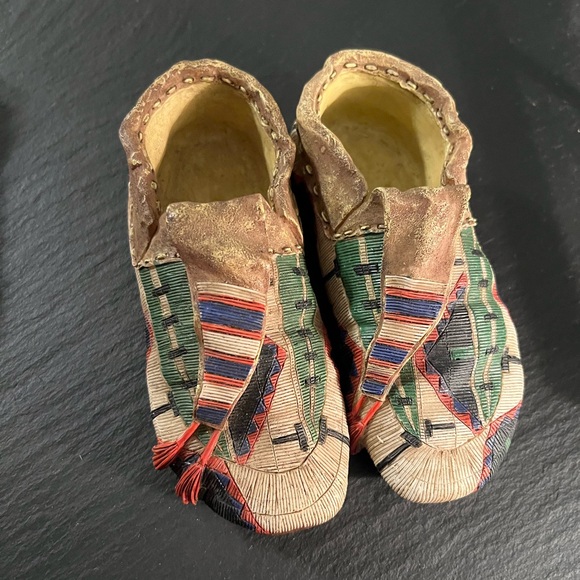 Southwestern Infant Decor Resin Moccasins - Picture 4 of 13